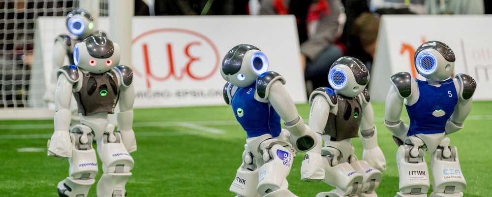 Das kickt so richtig: Fußballspiel der intelligenten autonomen NAO-Roboter birgt hohen Unterhaltungswert