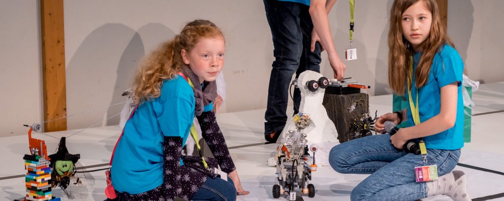 Robotik-Wettbewerb für Schulteams fördert mit Verschmelzung von Bühnenauftritten und technologischem Fachwissen das Interesse an breitem Spektrum der MINT-Fächer